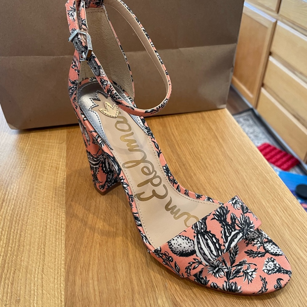 Sam Edelman Yaro Cactus Block Heels (coral)